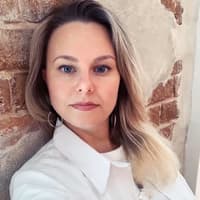 Анна Меньшикова